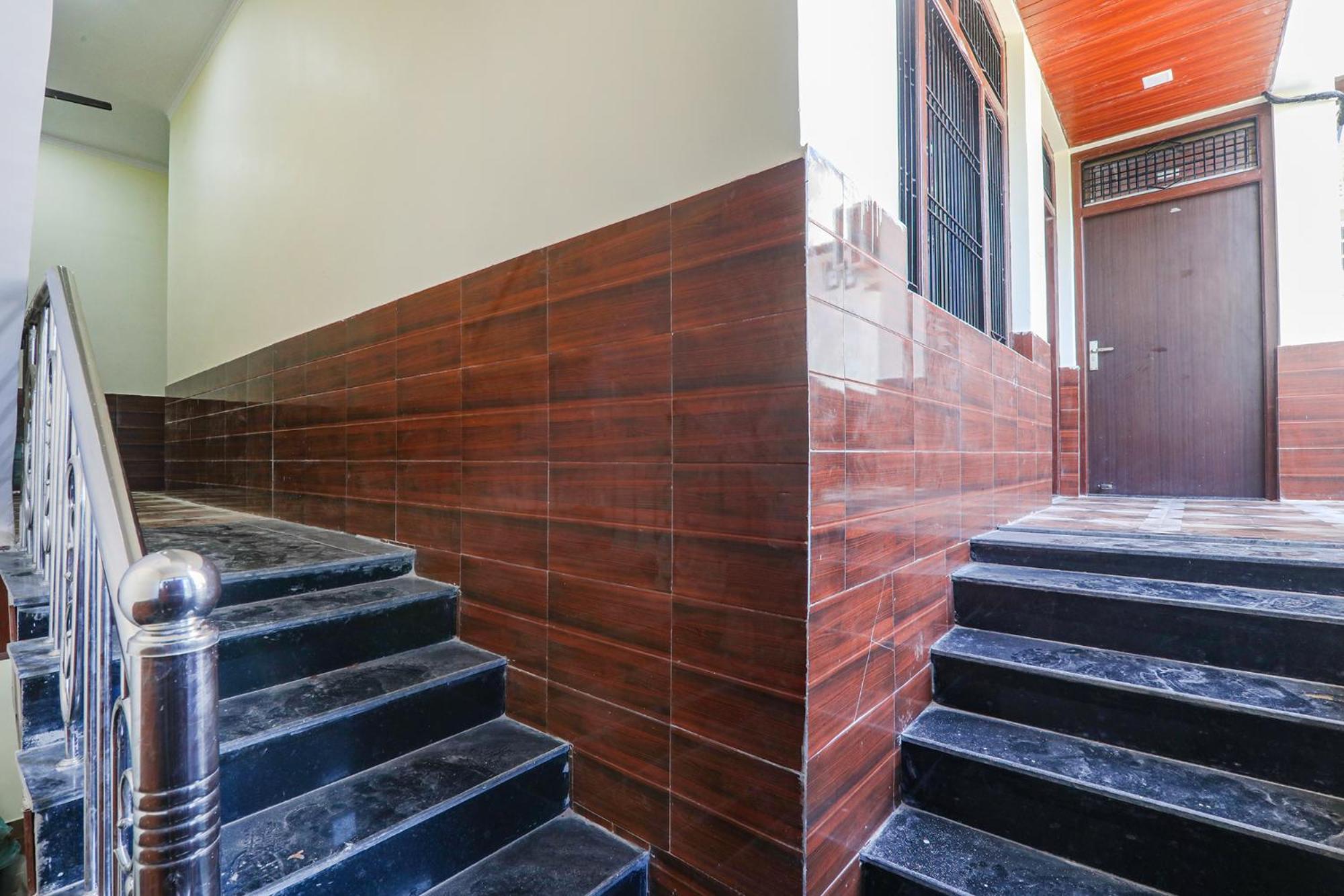 Fabhotel Uma Yugul Ayodhya Bagian luar foto