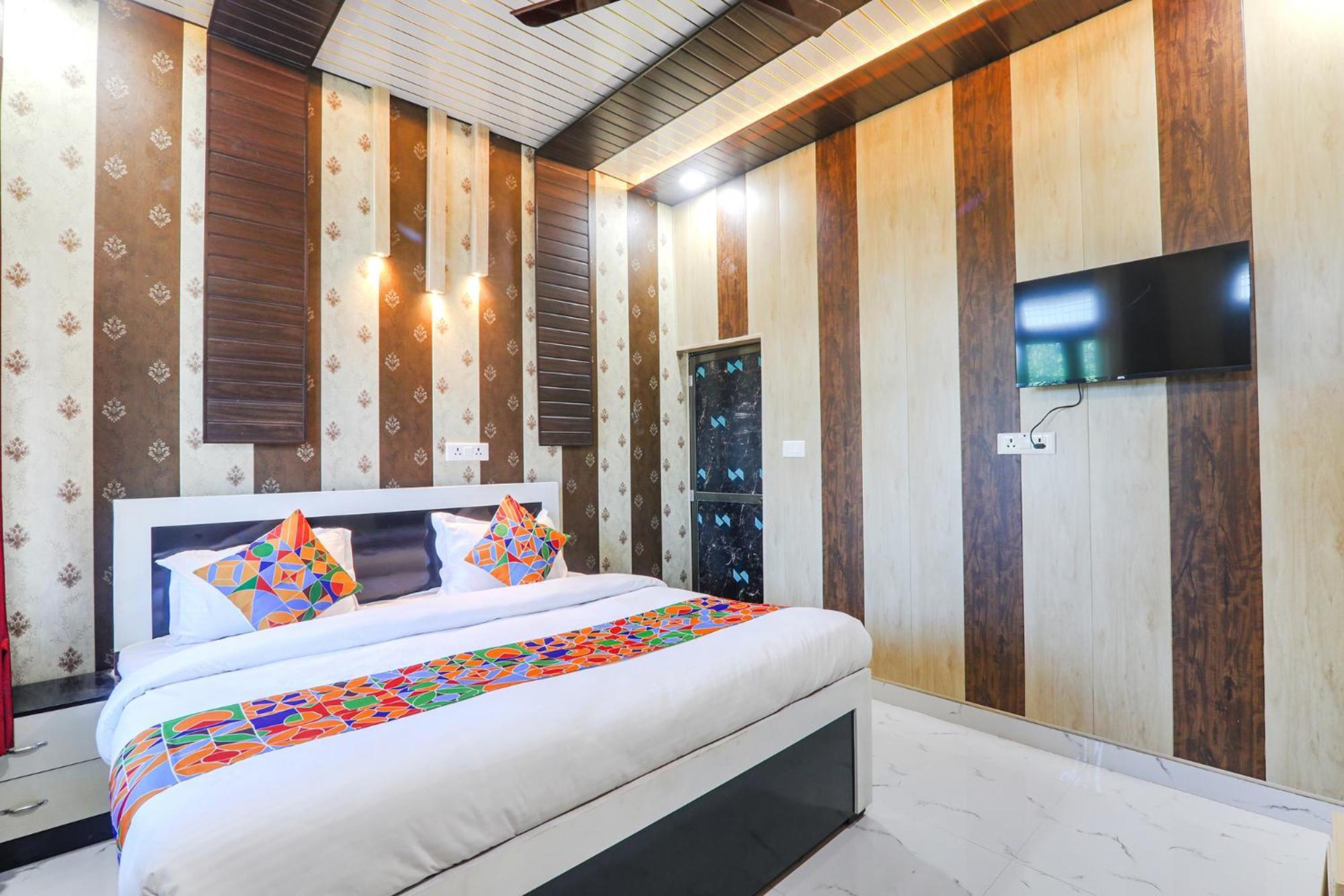 Fabhotel Uma Yugul Ayodhya Bagian luar foto