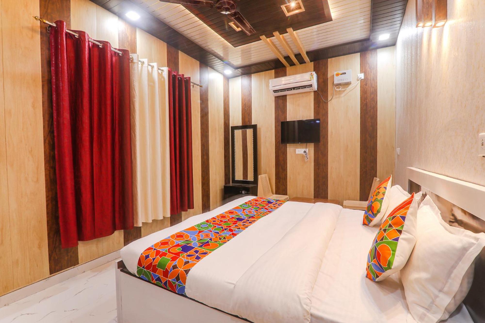 Fabhotel Uma Yugul Ayodhya Bagian luar foto
