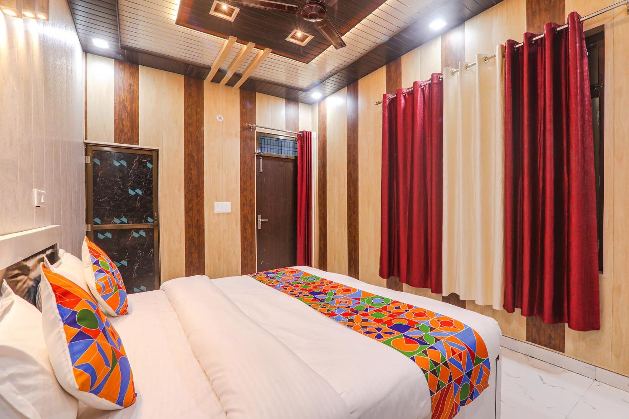 Fabhotel Uma Yugul Ayodhya Bagian luar foto