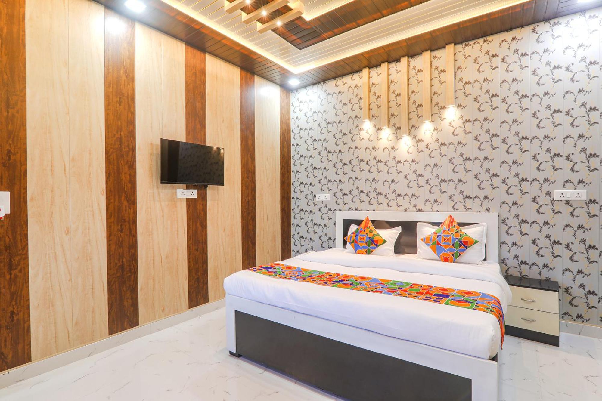 Fabhotel Uma Yugul Ayodhya Bagian luar foto