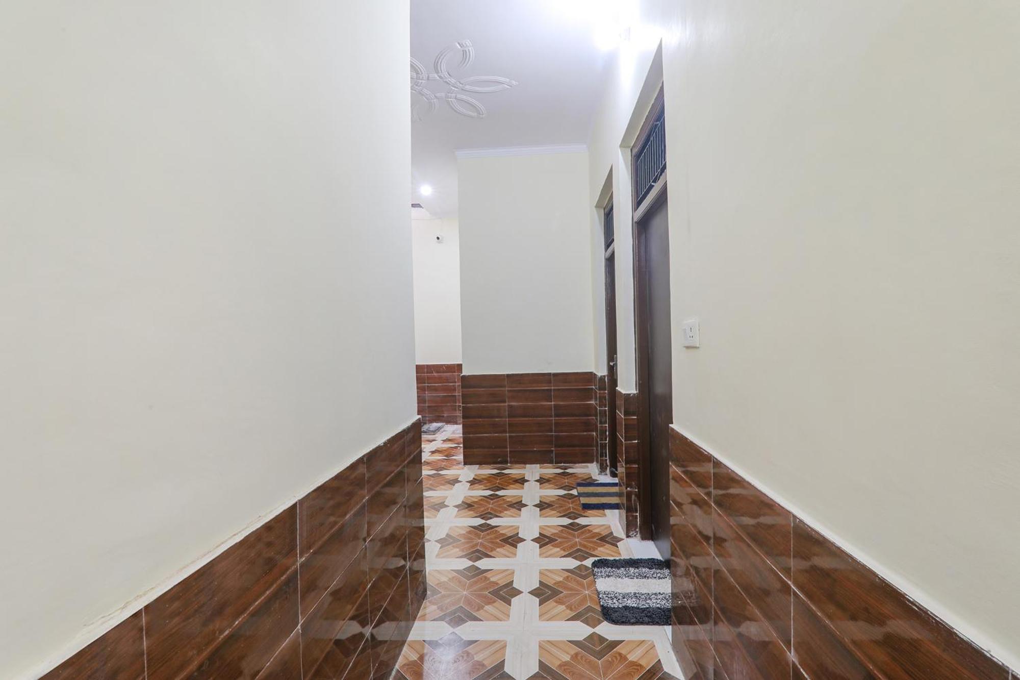 Fabhotel Uma Yugul Ayodhya Bagian luar foto