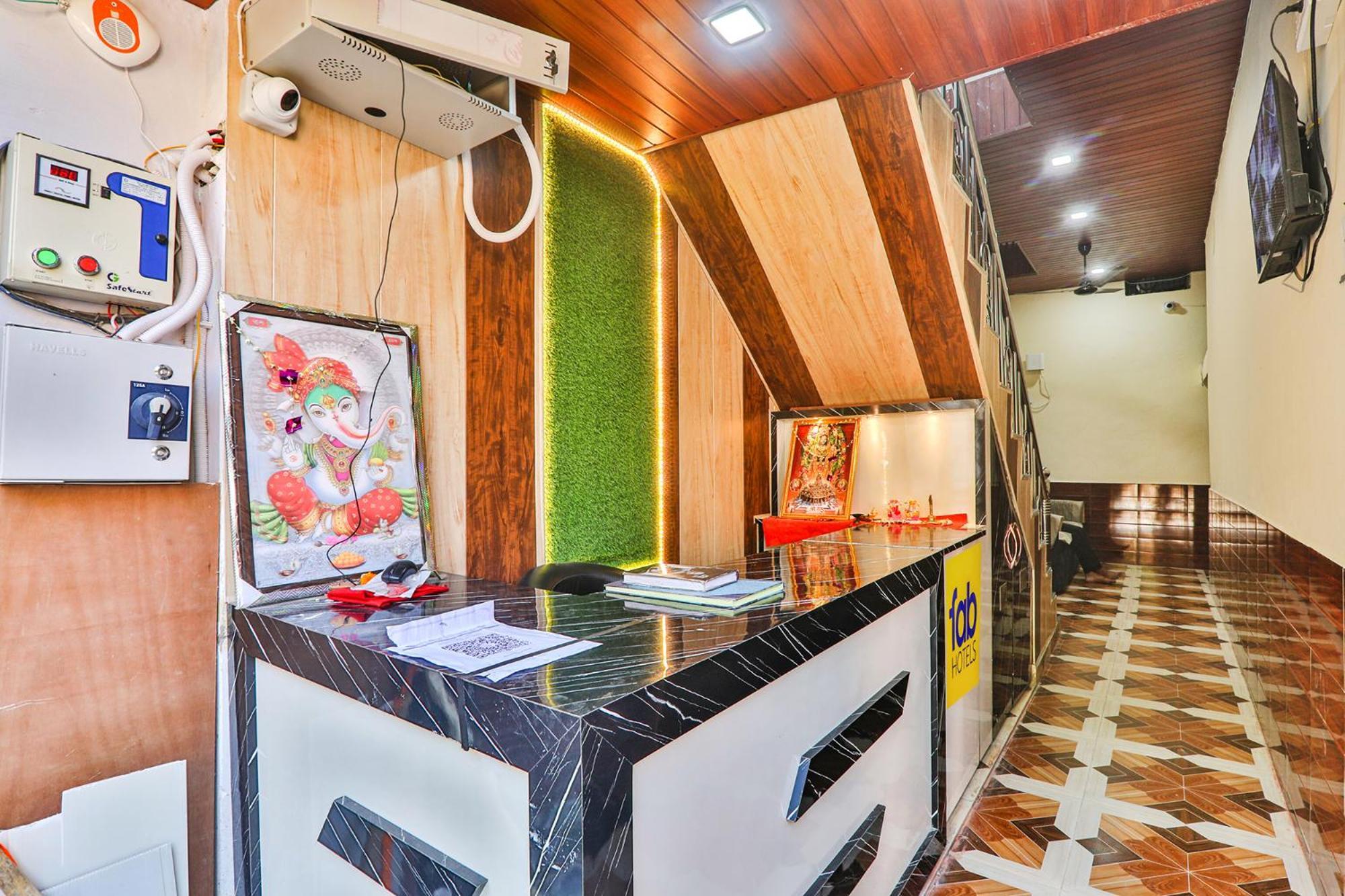 Fabhotel Uma Yugul Ayodhya Bagian luar foto