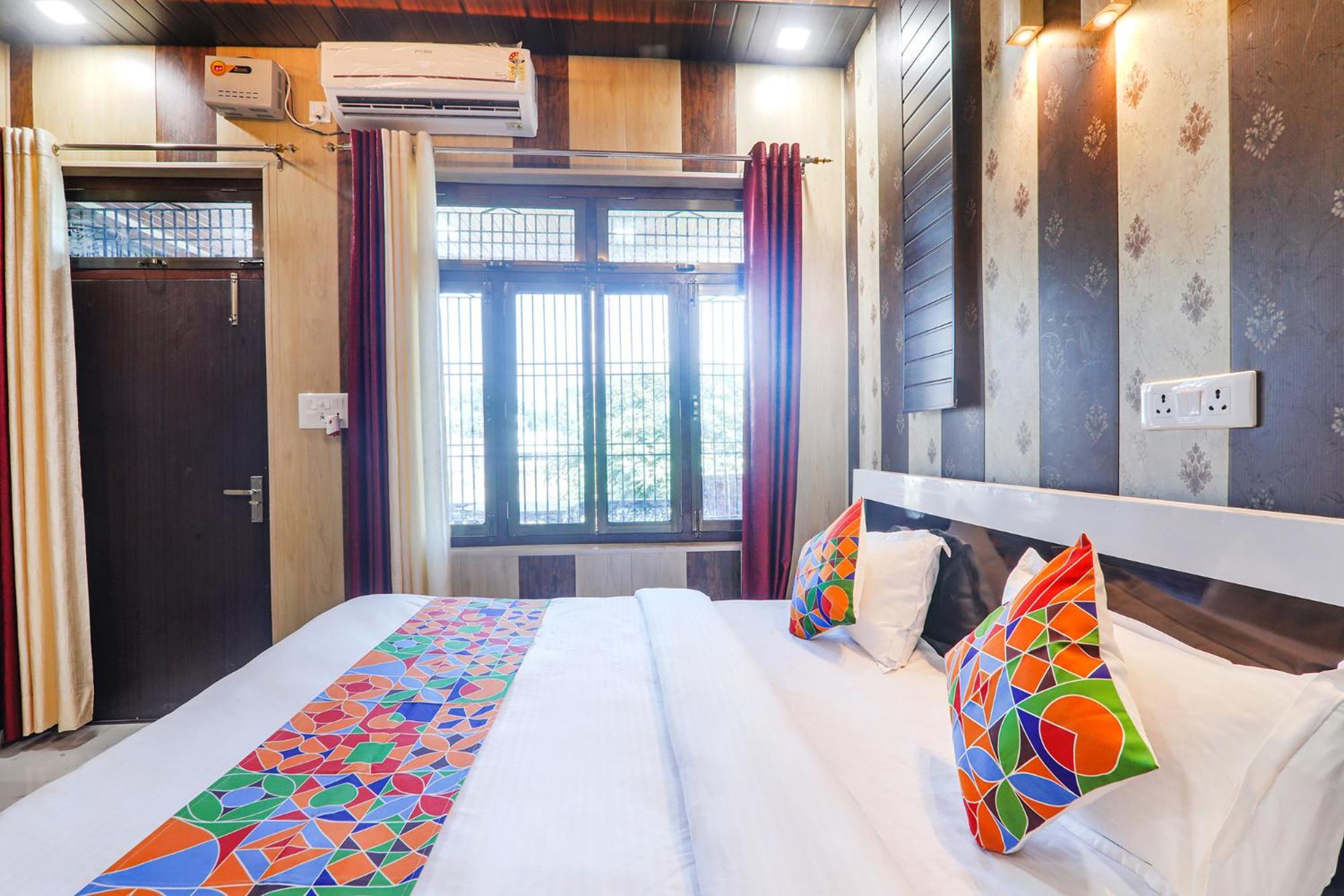 Fabhotel Uma Yugul Ayodhya Bagian luar foto