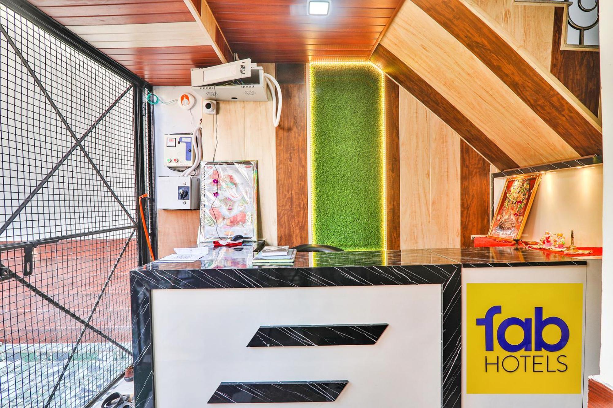 Fabhotel Uma Yugul Ayodhya Bagian luar foto